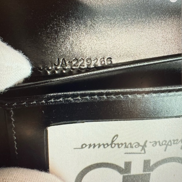 BUNDLE OF 2 - Salvatore Ferragamo Wallet & Bracelet - Picture 7 of 16